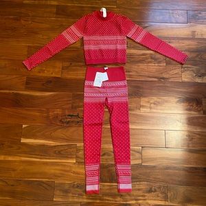 Fabletics seamless fair isle set. XS. Red and white holiday theme.